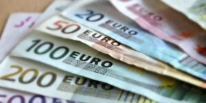 French politicians erupt after Fitch downgrades France from AA- to A+, blaming Macronism and calling for a break with Macron’s policies