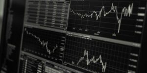 DP Trading Room: Are Deceptive Volume Spikes Signaling a Real Move or a False Alarm?